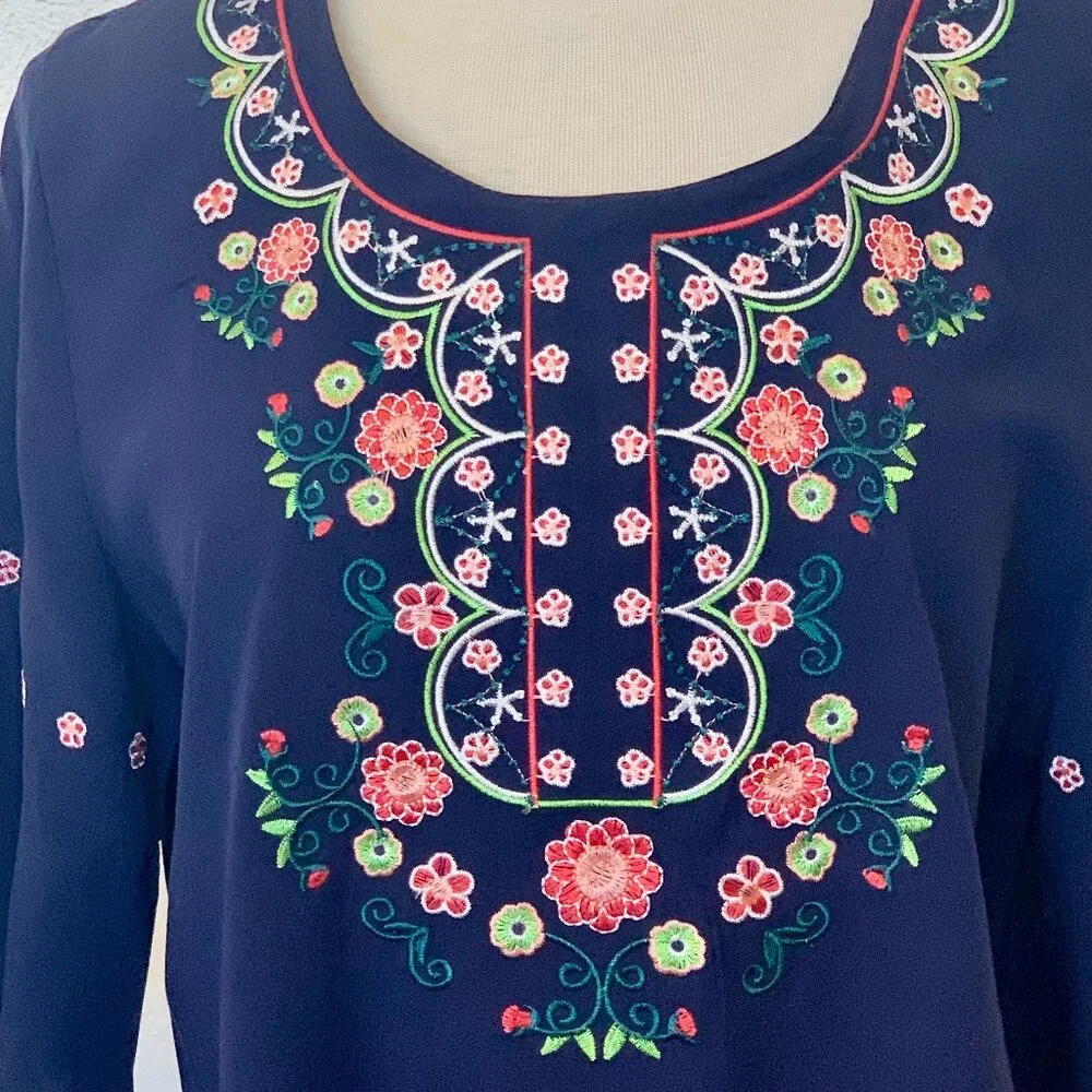 Navy blue cotton tunic top SZ Large Floral embroidery Short slit sleeves - Picture 2 of 7